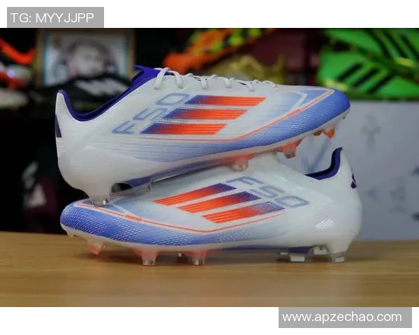 球星们最新款足球鞋亮相引领潮流科技与舒适并存设计再度升级 球星们最新款足球鞋亮相引领潮流科技与舒适并存设计再度升级