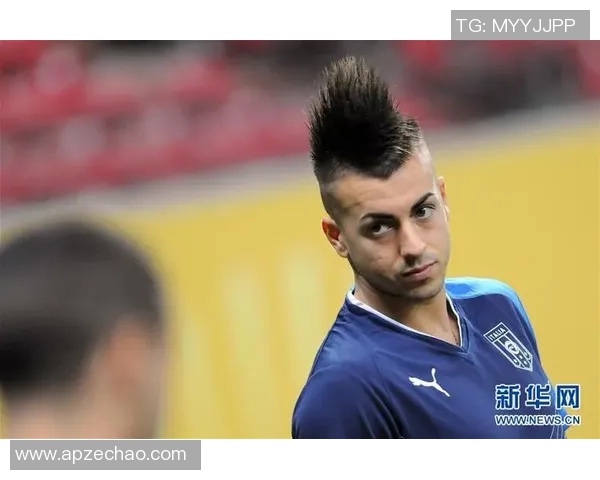 球星理发与足球风格碰撞,探寻运动员独特的发型背后故事 球星理发与足球风格碰撞,探寻运动员独特的发型背后故事