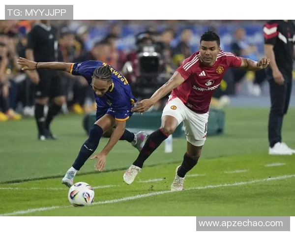 足球小孩挑战球星技艺一幕惊艳全场世界冠军也被戏耍